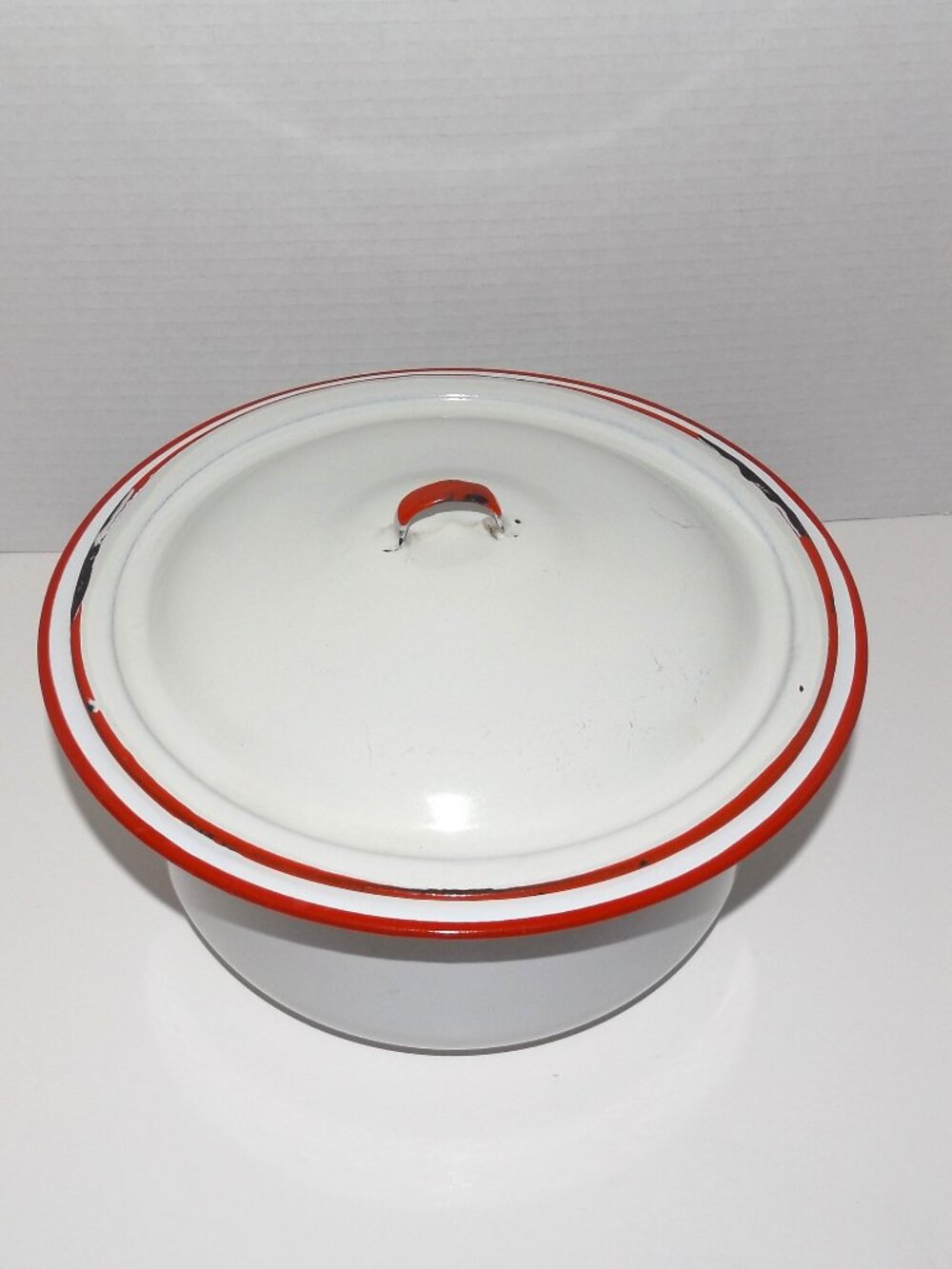 Vintage White Enamel Red Trim Chamber Pot With Lid 9 ½” w x 4 ½” h